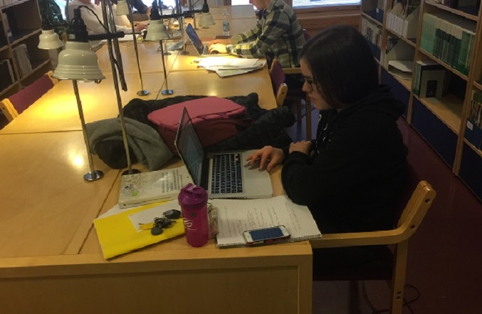 67 % opiskelijoista keskeyttää opintonsa ylioppilaskirjoitusten jälkeen keväällä 2024. 1