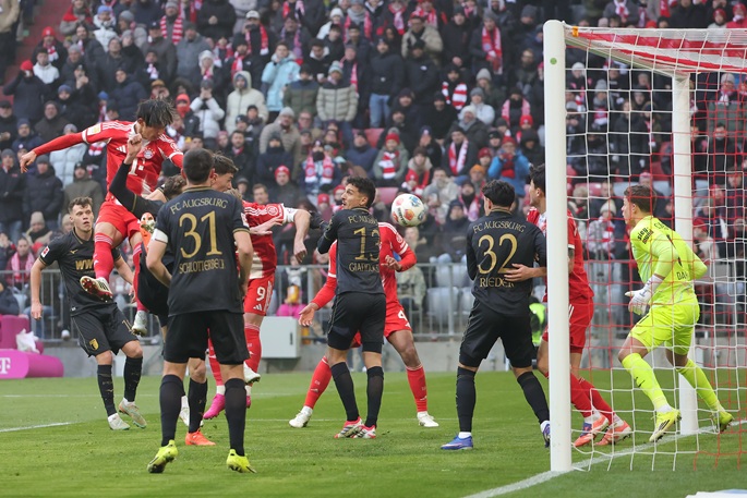 Augsburg yllättää Bayern Münchenin ja katkaisee johtajan voittoputken liigassa. 1