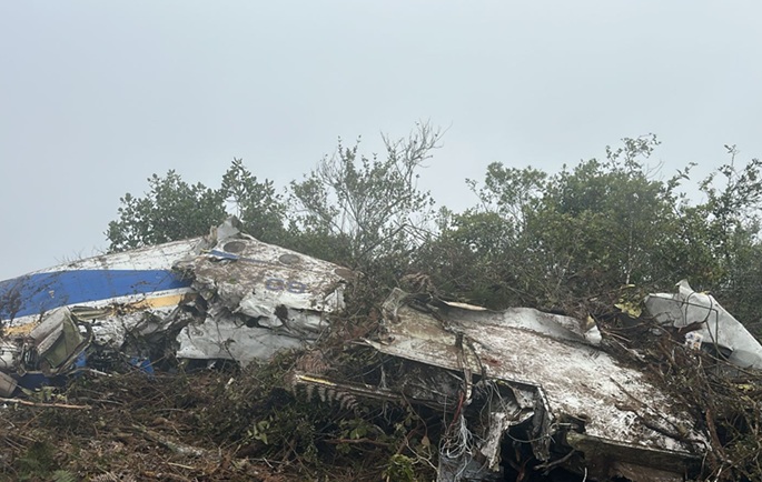 Kadonnut lentokone, jossa oli 15 matkustajaa, löytyi Kolumbiasta, ei eloonjääneitä ilmoitettu. 1