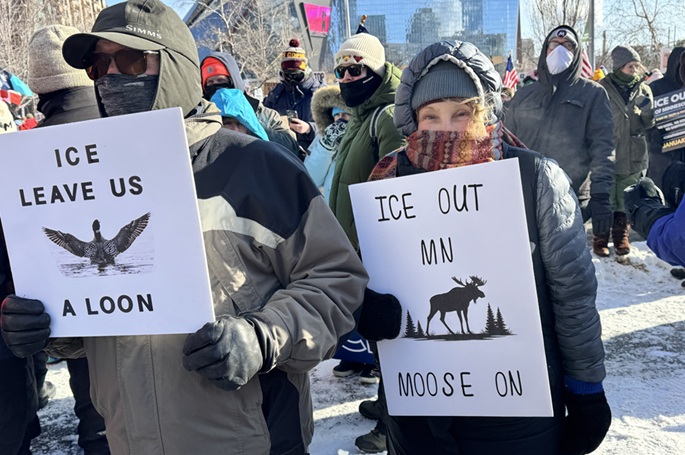 Mies ammuttiin kuoliaaksi liittovaltion viranomaisten toimesta Minneapolisissa, Yhdysvalloissa. 1