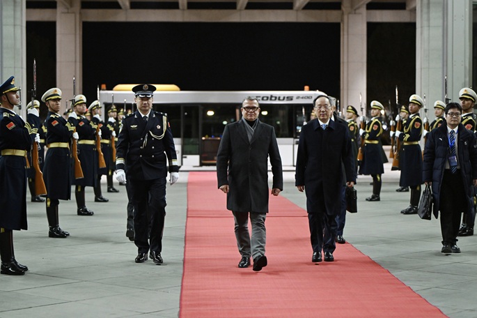 Pääministeri saapuu Pekingin, tapaaminen Xi Jinpingin kanssa tiistaina. 1