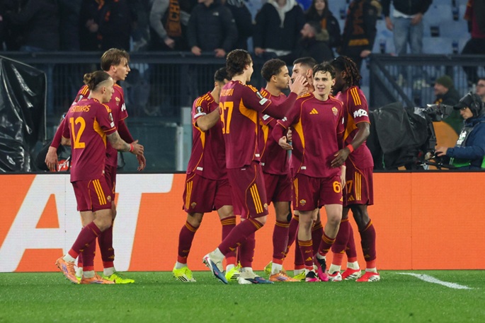 Stuttgartin mahdollisuudet päästä pudotuspeleihin heikentyivät tappiossa Roomalle. 1