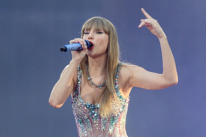 Taylor Swift muistelee '22'-hetken uudelleenluomista Eras Tourilla0
