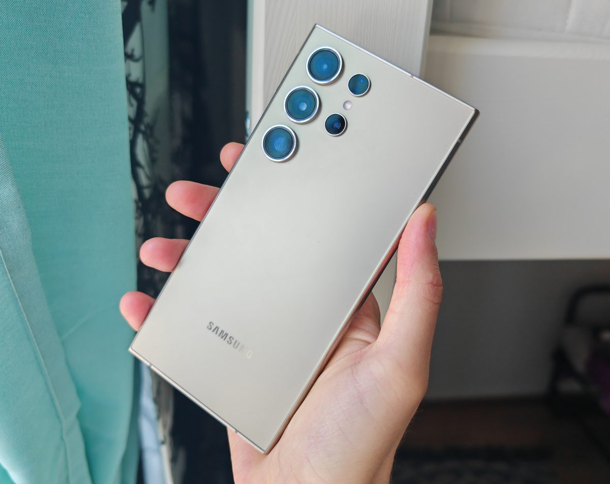 Uudella vakoiluohjelmalla toteutettiin huomaamaton hyökkäys Samsung-puhelimiin – paljasti puhelut, sijainnin ja muita tietoja. 1 Uudella vakoiluohjelmalla toteutettiin huomaamaton hyökkäys Samsung-puhelimiin – paljasti puhelut, sijainnin ja muita tietoja.1