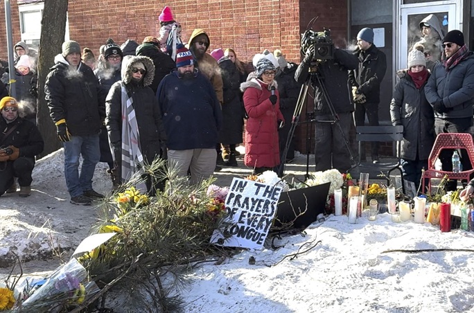 WH etäännyttää itsensä "kotimaan terroristin" leimasta ICE:n ampumisten herättäessä protesteja 1