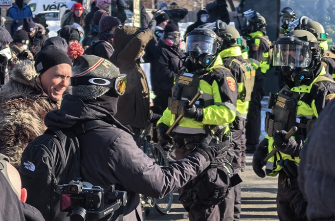 Yhdysvaltain liittovaltion viranomaisten ampuminen aiheuttaa mielenosoituksia Minneapolisissa 1