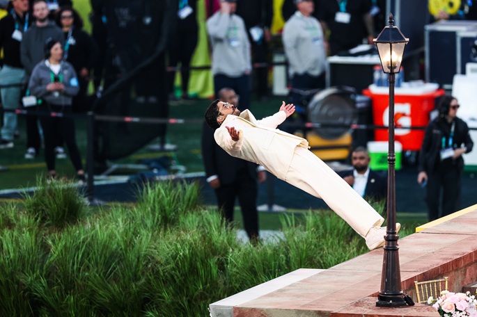 Bad Bunny nousee Saksan musiikkilistoilla Super Bowl -esityksen jälkeen 1