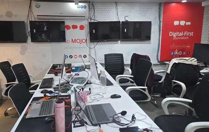 Bangladeshin armeija valitsee 21 työssä olevaa toimittajaa ja toimistohenkilökuntaa 1