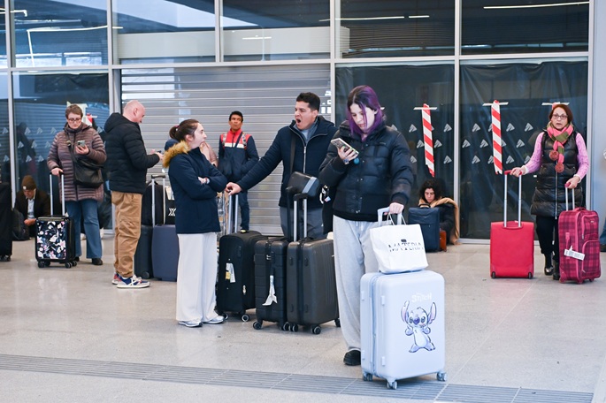 Espanjalaisten rautatietyöntekijöiden ammattiliitot peruvat lakon hallituksen neuvottelujen jälkeen. 1