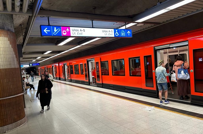 Helsingin metroliikenne keskeytyi matkustajan loukkaannuttua 1