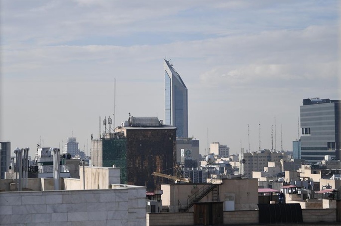 Iran vahvistaa ohjusrajan, kun Yhdysvallat lähettää toisen laivaston aluksen alueelle 1