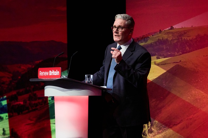 Iso-Britannia lähettää lentotukialusryhmän Arktikseen: pääministeri 1