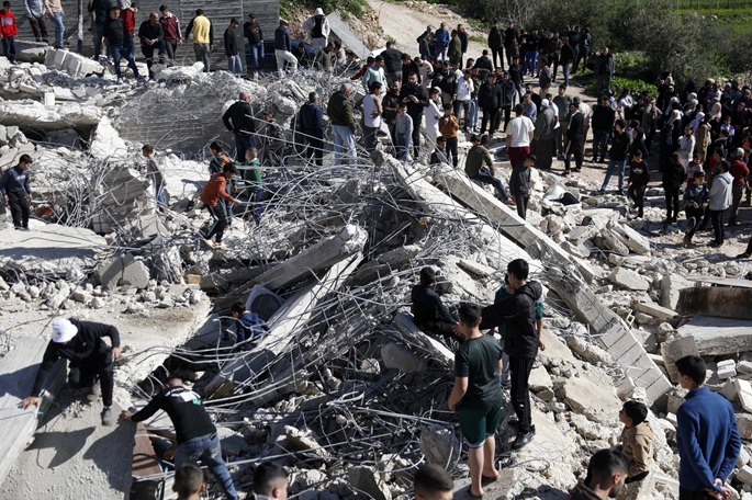 Israelin hallitus hyväksyy kiistanalaisen Länsirannan asutuksen laajentamisen, Palestiina tuomitsee sen. 1