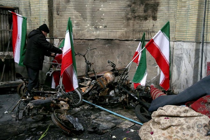 Khamenei hyväksyi laajat armahdukset Iranissa, mutta jätti pois tuoreiden levottomuuksien tapaukset. 1