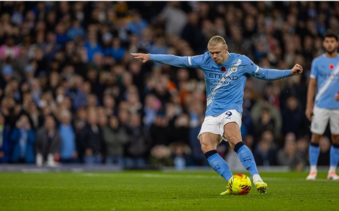 Man City varmisti dramaattisen myöhäisen voiton Liverpoolista Valioliigassa. 1