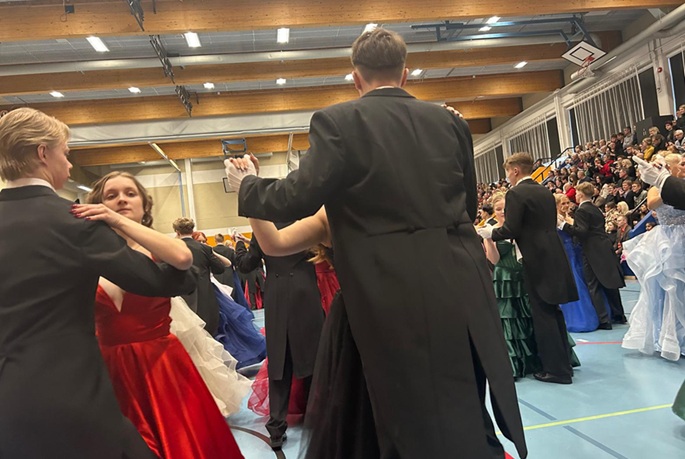 Opiskelijat viettävät 'Vanhat Päivä' perinteisin menoin 3