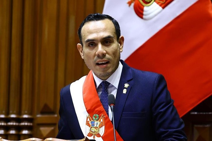 Perun presidenttiä syytetään korruptiosta ja hänet asetetaan syytteeseen kongressin toimesta. 1