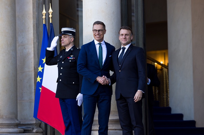 Stubb ja Macron keskustelevat Ukrainan rauhanneuvotteluista Pariisissa. 1