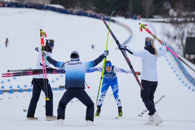 Suomi voitti pronssia naisten 4x7,5 km viestissä talviolympialaisissa. 1