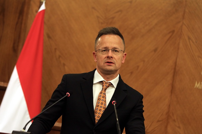 Unkari estää 90 miljardin euron EU:n sotilaslainan Ukrainalle putkisopimukseen liittyvän riidan vuoksi. 1