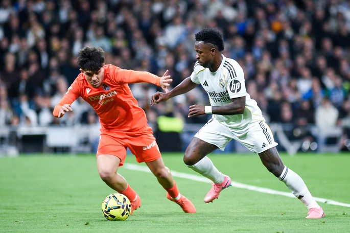 Viniciuksen rangaistuspotkut auttavat Real Madridia nousemaan La Ligan kärkeen. 1