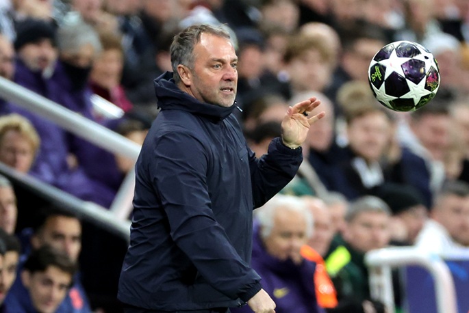 Flick aikoo jatkaa Barcelonassa, suunnittelee jäävänsä seuraan uran päättyessä. 1