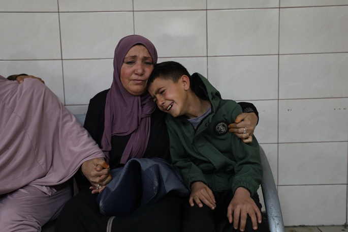 Israelin ilmaisku ja tulituki surmasivat 12 Gazassa ja Lännen rannalla. 1