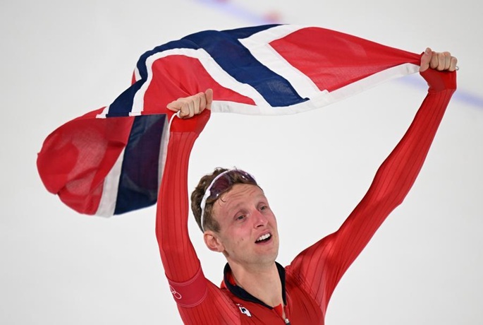 Norjan Eitrem ja Wiklund voittavat pikaluistelun maailmanmestaruuden all-round-kilpailuissa. 1