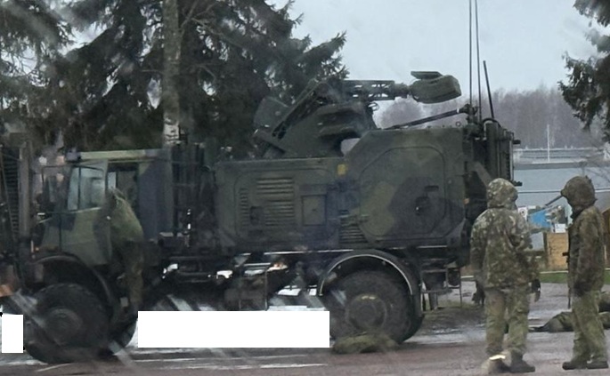 Suomi, Yhdistynyt kuningaskunta ja Alankomaat hankkivat yhdessä puolustusvälineitä. 1