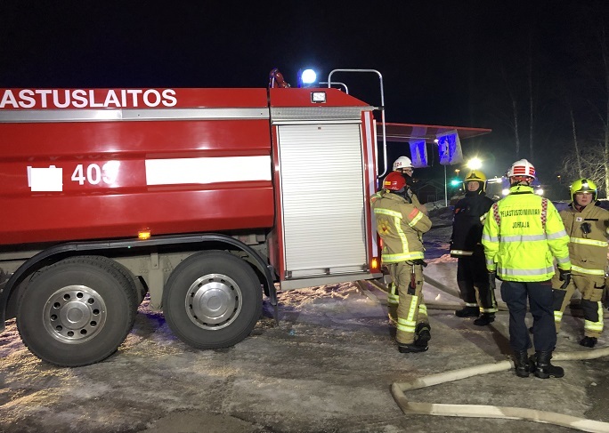 Vantaalla epäillyssä tuhopoltossa kuoli viisi samaa perhettä olevaa henkilöä, yksi pidätetty. 1