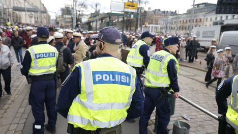 17-vuotias nuori epäiltynä rikokseen kehottamisesta julkisesti 2 17-vuotias nuori epäiltynä rikokseen kehottamisesta julkisesti 1
