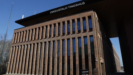 18-vuotias nuori nainen esitti vakavia syytöksiä isäpuolestaan TikTokissa – kunnianloukkaustuomio annettu. 2 18-vuotias nuori nainen esitti vakavia syytöksiä isäpuolestaan TikTokissa – kunnianloukkaustuomio annettu. 1