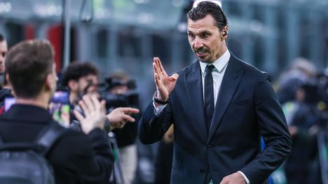AC Milanissa myllertää: Journalistin mukaan Zlatan Ibrahimovicia ei päästetä pukukoppiin. 1