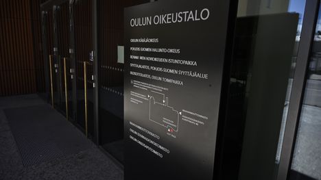 Aikuinen mies tapasi 13-vuotiaan lapsen hevostallilla: pian puhelimeen saapui järkyttäviä viestejä. 1