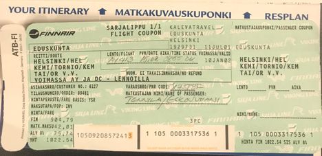 Aki Lindén menetti puhelimensa, mutta löysi sen myöhemmin nojatuolista, josta paljastui myös Esko-Juhani Tennilän lentolippu. 5