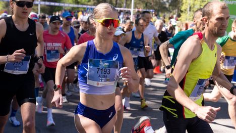 Alisa Vainio erottui edukseen puolimaratonilla Helsingissä. 1