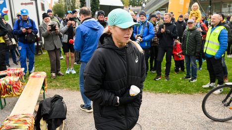 Alisa Vainio luopuu osallistumisestaan SM-kilpailuihin. 2 Alisa Vainio luopuu osallistumisestaan SM-kilpailuihin. 1