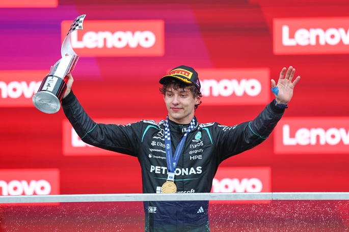 Antonelli voittaa F1 Kanadan GP:n Russellin keskeytyksen jälkeen 2 Antonelli voittaa F1 Kanadan GP:n Russellin keskeytyksen jälkeen 1