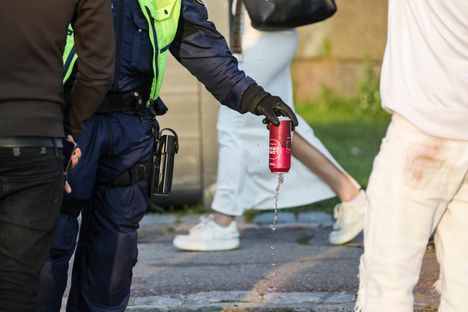 Aseet ja ilotulitteet herättävät huolta poliisin keskuudessa päätösviikonloppuna. 3