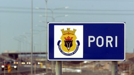 Autonkuljettaja osui pyöräilevään lapseen suojatiellä Porissa. 1