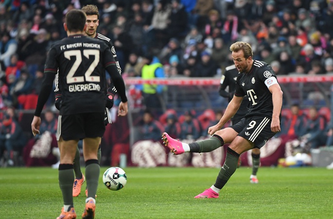 Bayern voittaa Mainzin 4-3, vaikka oli 0-3 tappiolla. 1