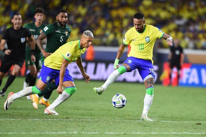 Brasilia menettää Neymaria MM-kisojen avausottelussa 2 Brasilia menettää Neymaria MM-kisojen avausottelussa 1