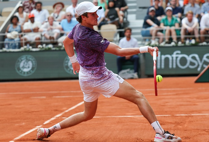 Djokovic liittyy Sinneriin Ranskan avoimista poistumisessa 2 Djokovic liittyy Sinneriin Ranskan avoimista poistumisessa 1