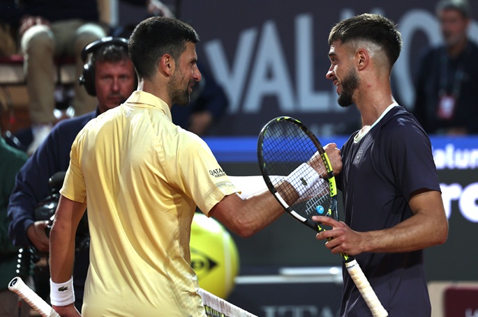 Djokovic putoaa Italian avoimista mestaruuskilpailuista 1