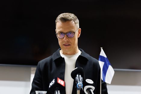 Elina Valtonen kommentoi Alexander Stubbin mahdollisia huippuvirkoja. 6 Elina Valtonen kommentoi Alexander Stubbin mahdollisia huippuvirkoja. 5