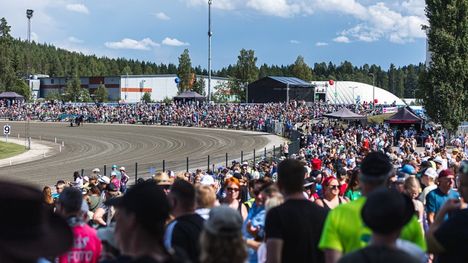 Elitloppet vaikutti Suomen ravikilpailujen aikatauluun. 2 Elitloppet vaikutti Suomen ravikilpailujen aikatauluun. 1