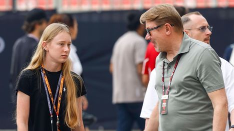 Ella Häkkinen: Kilpailun suorittaminen isän seurassa on haastavaa 2 Ella Häkkinen: Kilpailun suorittaminen isän seurassa on haastavaa 1