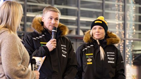 Enni Mälkönen ja Esapekka Lappi leikkivät – tallilta ilkikurinen kommentti: ”Kamala ajatus” 1