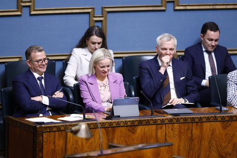 Epätavallinen tilanne eduskunnassa – kansanedustaja nukahti 4 Epätavallinen tilanne eduskunnassa – kansanedustaja nukahti 3