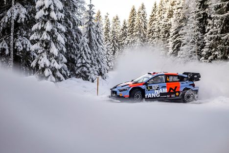 Esapekka Lappi ja Enni Mälkönen saavat huomiota uutisissa 3